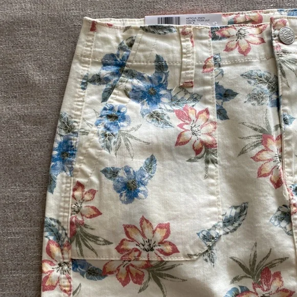 Seven7 Pale yellow Floral Utility Skirt Size 8 NWT - Picture 2 of 9